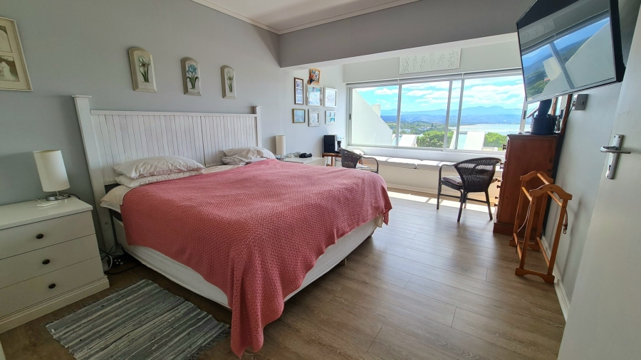 4 Bedroom Property for Sale in Lookout Beach Western Cape